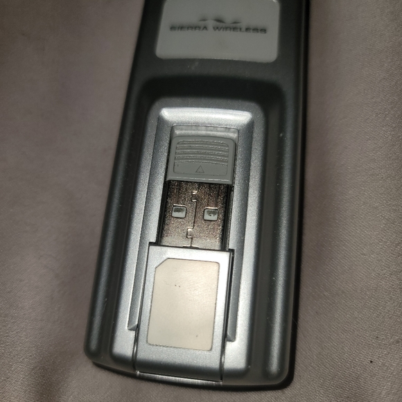 A T & T ROUTER- SIERRA WIRELESS - Picture 2 of 3